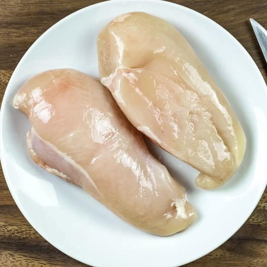 A Woman Shares Her Ingenious Method for Removing Chicken Breast White Tendons