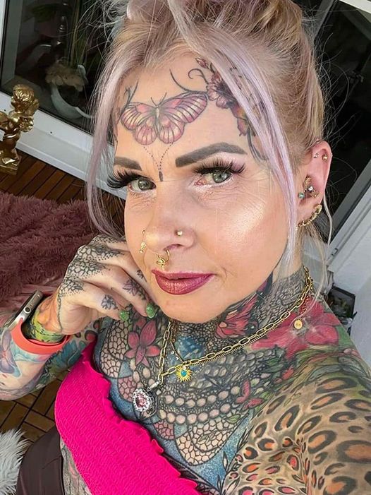 «Who said tattoos are NOT for grannies?» One elderly woman showed her tattoos and stormed the Internet